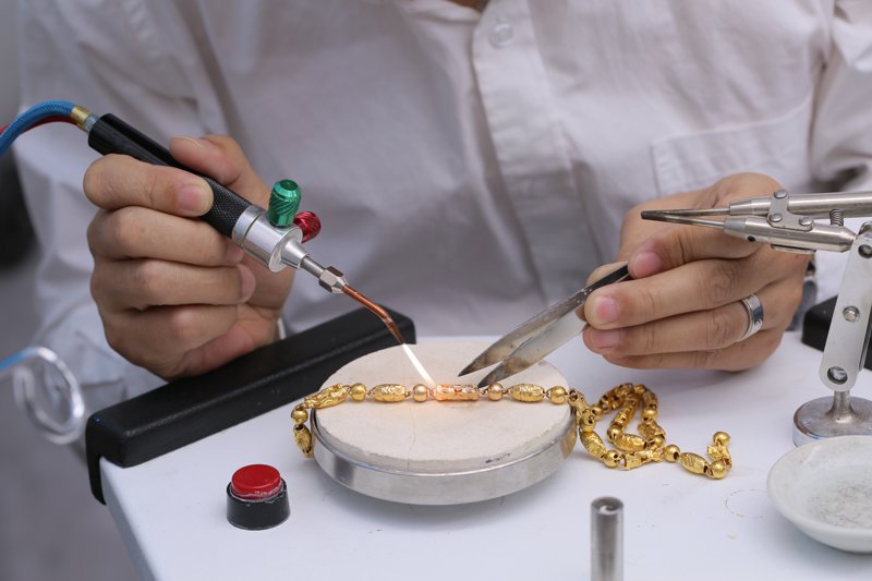 钻石戒指:见证永恒之爱的璀璨符号